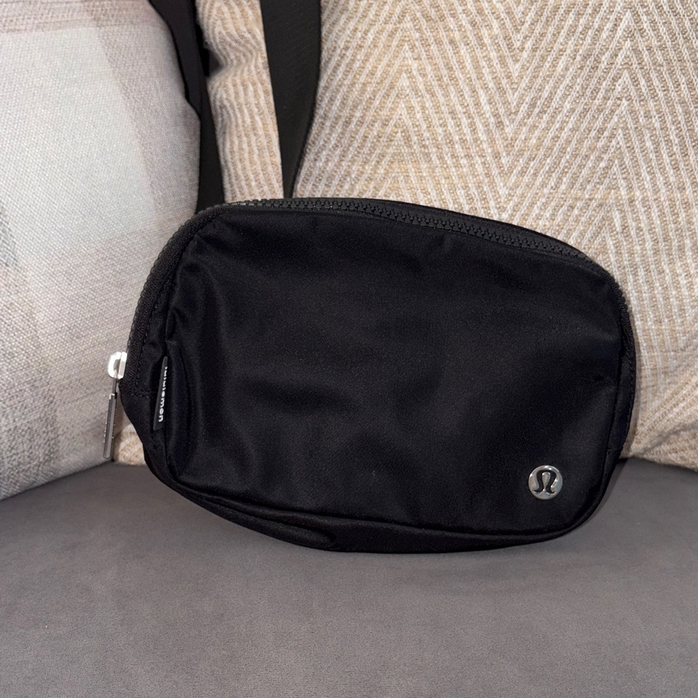 Lululemon belt bag